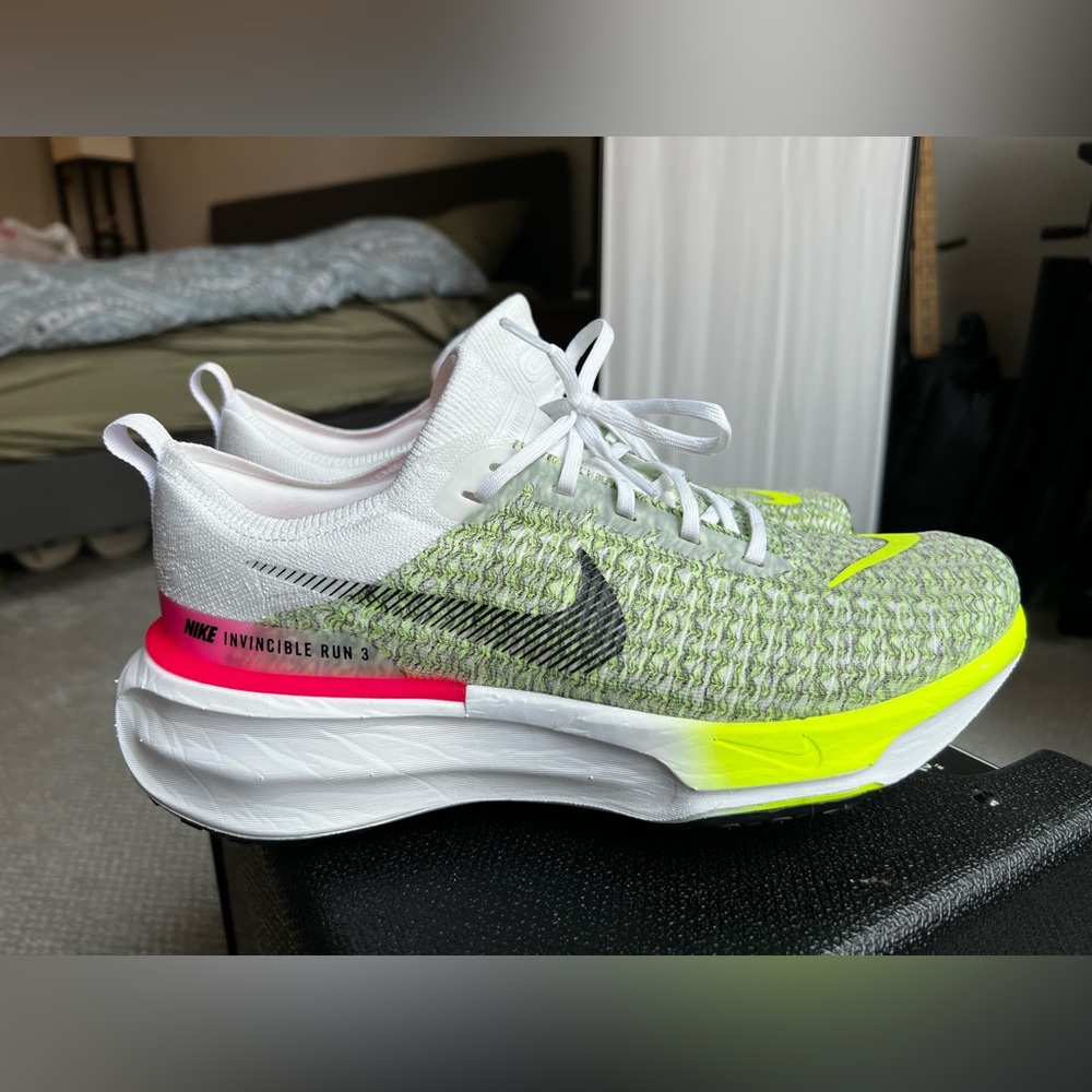 Nike Invincible 3 11.5 NWOB White/Volt/Hyper Pink/Black